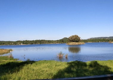 弥勒湖