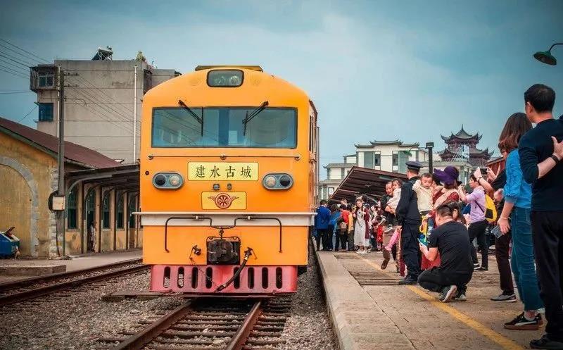 红河休闲旅游到建水,探寻百年米轨时光