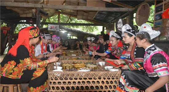 红河州非物质文化遗产和旅游资源，承载哈尼族传统文化——叙事史诗《都玛简收》