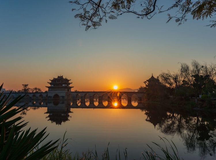 昆明至红河旅游路线图 昆明-弥勒-泸西-蒙自-元阳-建水-昆明环路旅游线路图