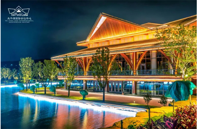 全国仅8家！弥勒·太平湖森林木屋酒店获评2021中国“最佳度假酒店”