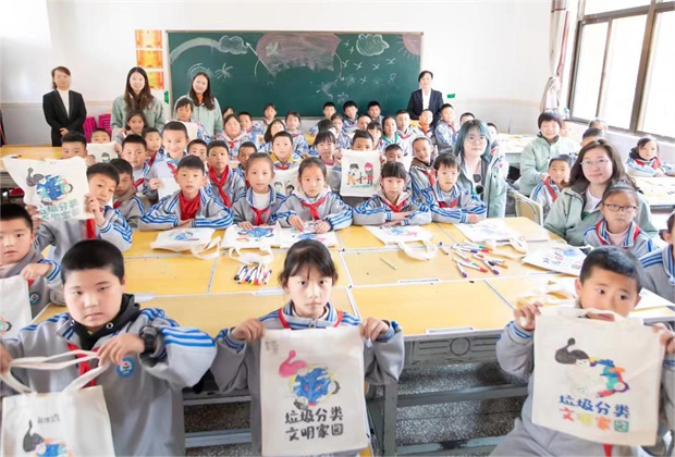 阿科玛在云南省泸西县启动“绿色创新教室”