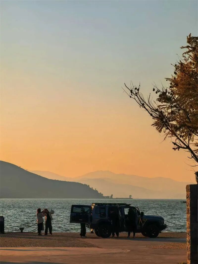 云南旅游,云南旅行社,云南团建公司,云南策划公司,云南会议会展,红河旅游,红河旅行社,红河团建公司,红河策划公司,红河会议会展：旅居红河 畅享四季 |  时光缓慢，湖风晚照 请查收异龙湖的橘色絮语